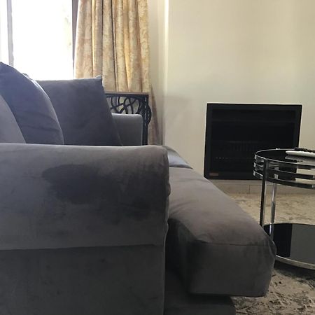 גאבורון The Capital Guest House מראה חיצוני תמונה