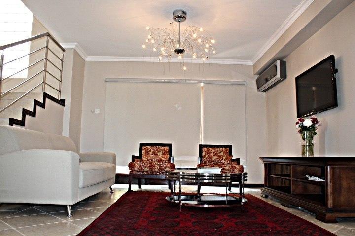 גאבורון The Capital Guest House מראה חיצוני תמונה