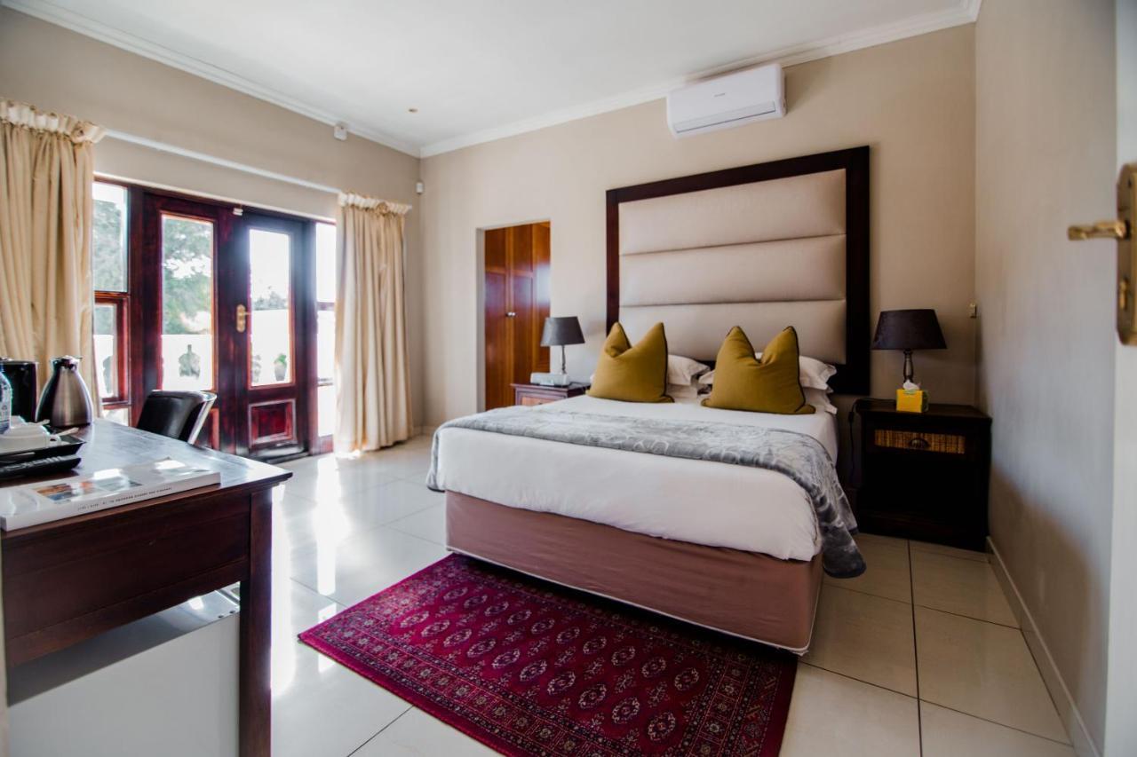 גאבורון The Capital Guest House מראה חיצוני תמונה