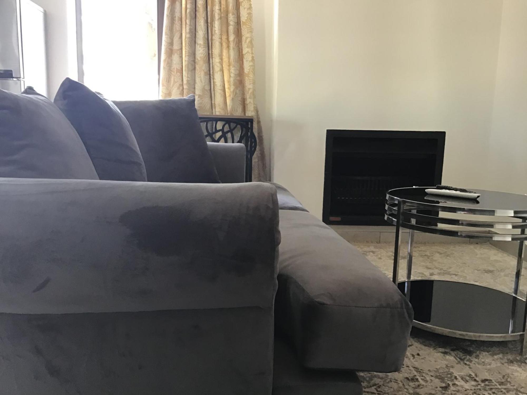 גאבורון The Capital Guest House מראה חיצוני תמונה