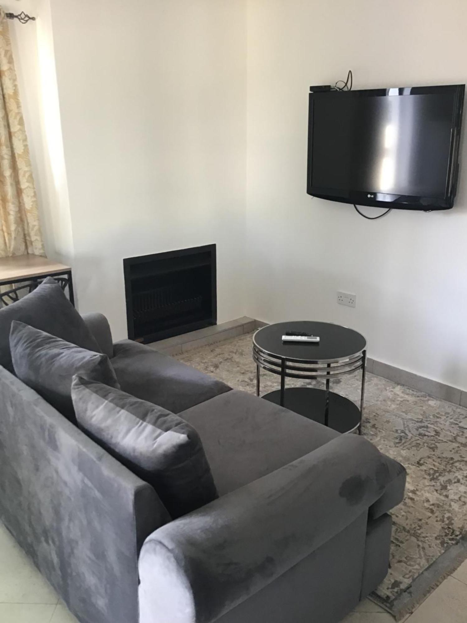 גאבורון The Capital Guest House מראה חיצוני תמונה