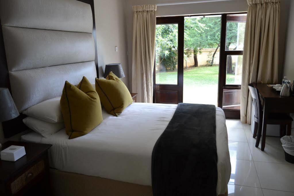 גאבורון The Capital Guest House מראה חיצוני תמונה