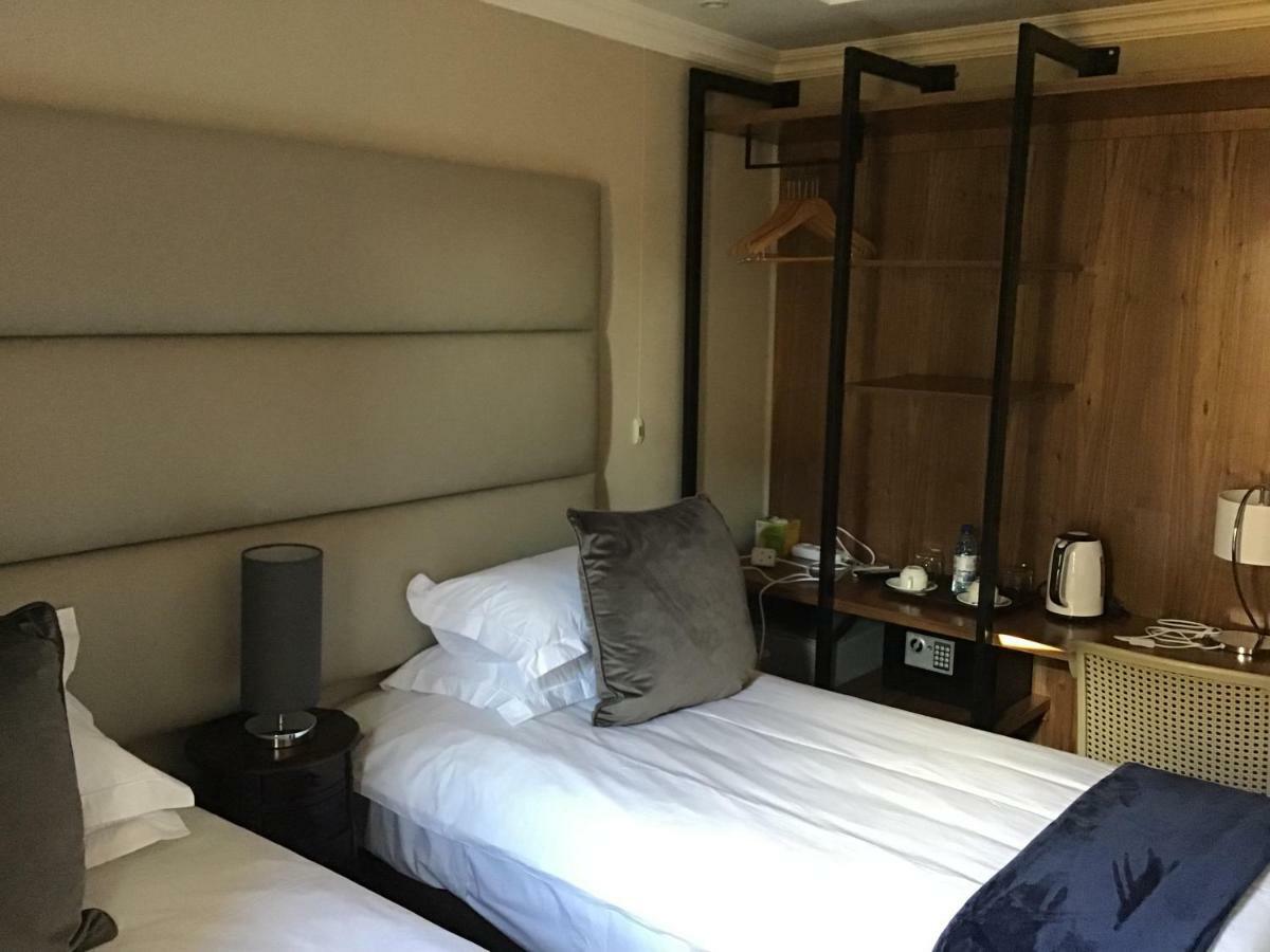 גאבורון The Capital Guest House מראה חיצוני תמונה