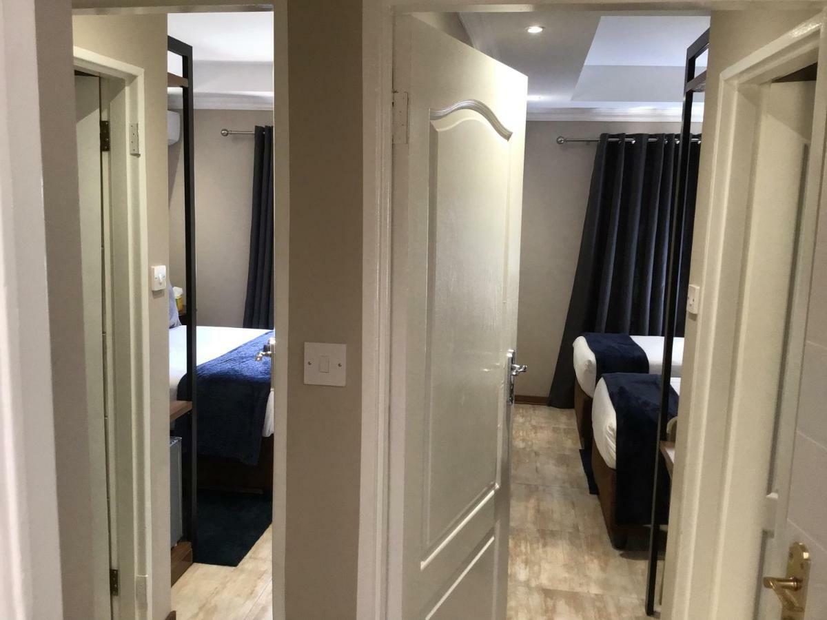 גאבורון The Capital Guest House מראה חיצוני תמונה