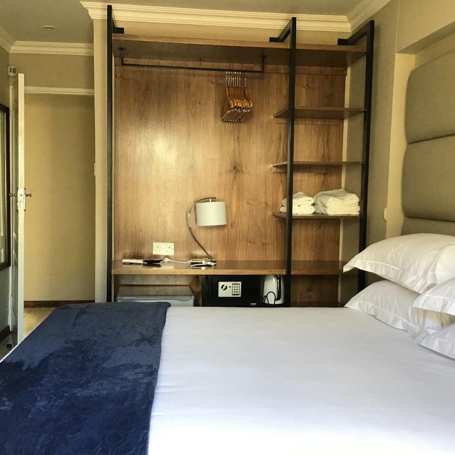 גאבורון The Capital Guest House מראה חיצוני תמונה