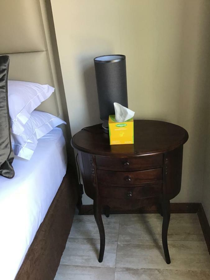גאבורון The Capital Guest House מראה חיצוני תמונה