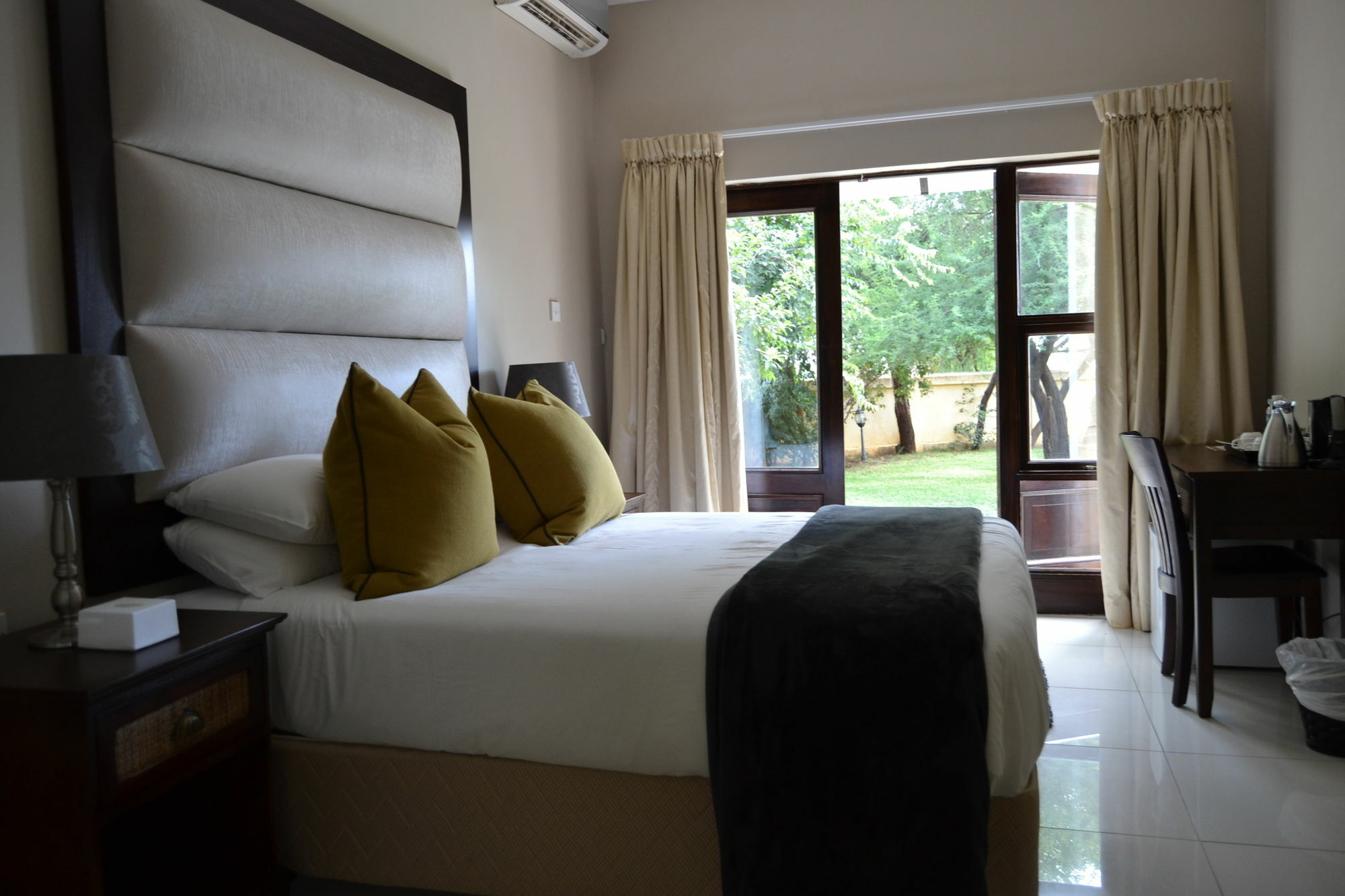 גאבורון The Capital Guest House מראה חיצוני תמונה