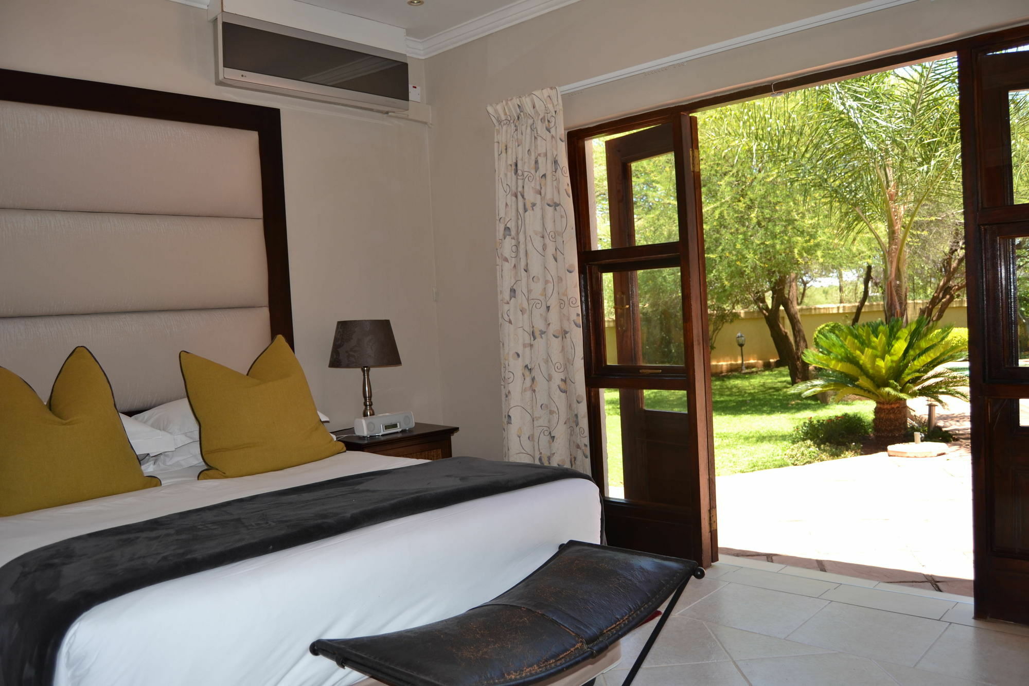 גאבורון The Capital Guest House מראה חיצוני תמונה