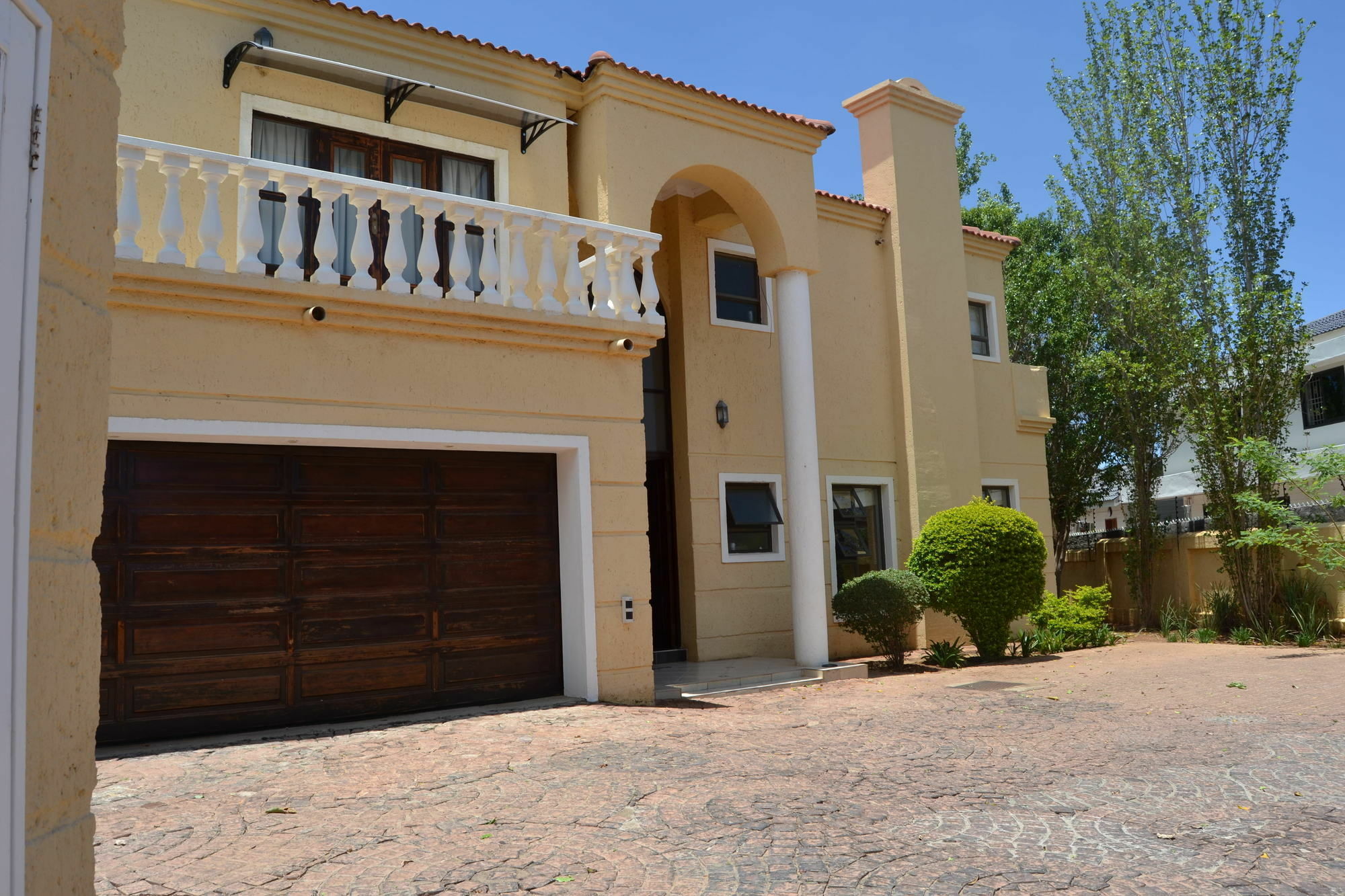 גאבורון The Capital Guest House מראה חיצוני תמונה