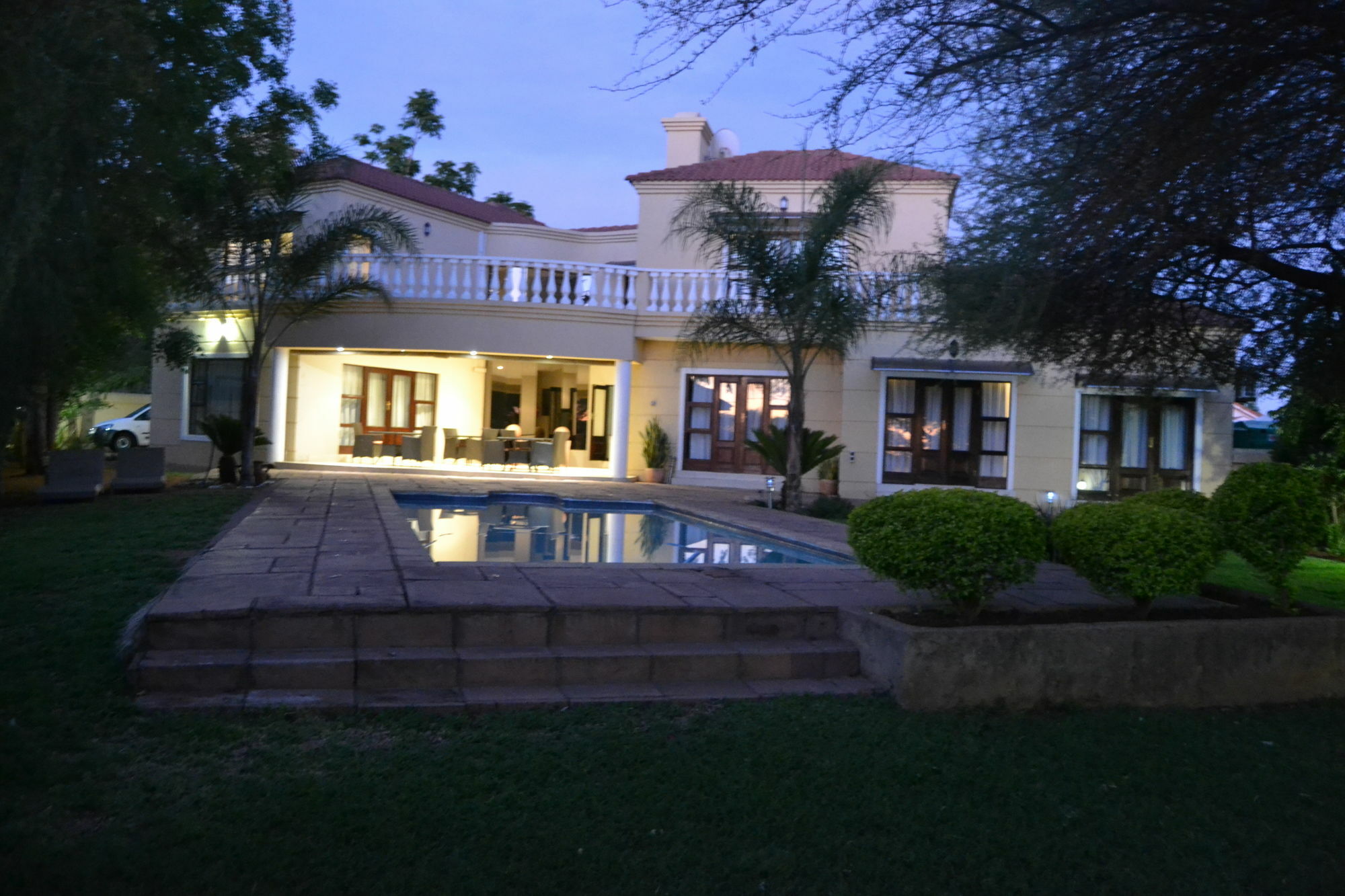 גאבורון The Capital Guest House מראה חיצוני תמונה