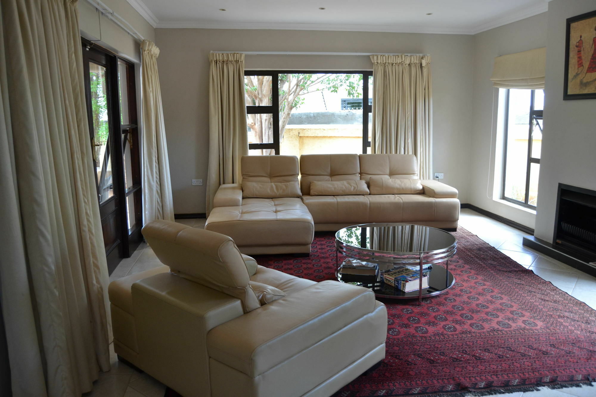 גאבורון The Capital Guest House מראה חיצוני תמונה